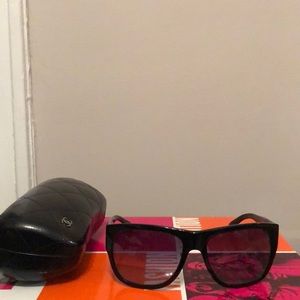 CHANEL oversized sunglasses